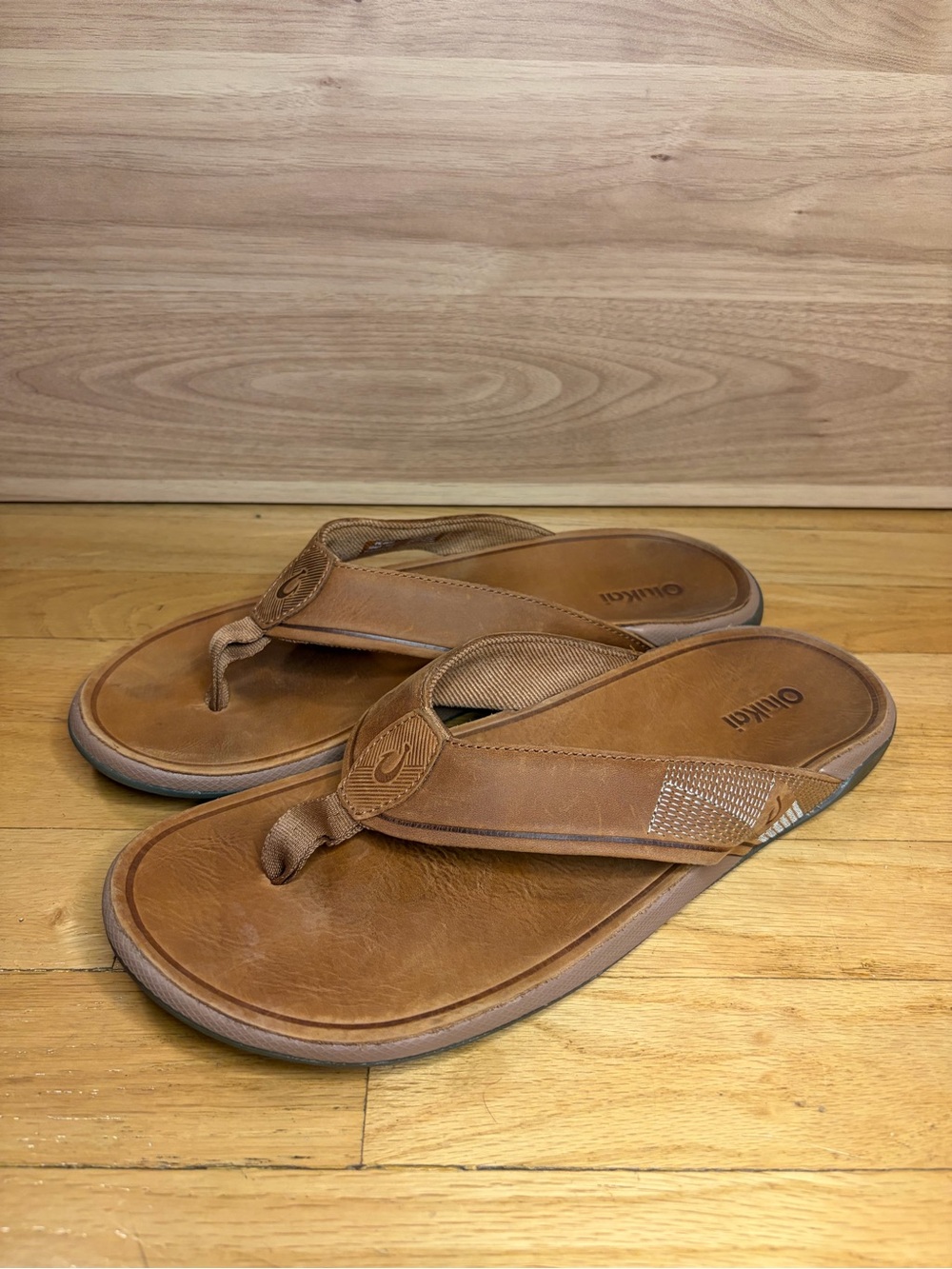 OluKai Tuahine Men's Brown Leather Flip-Flops - Size 11